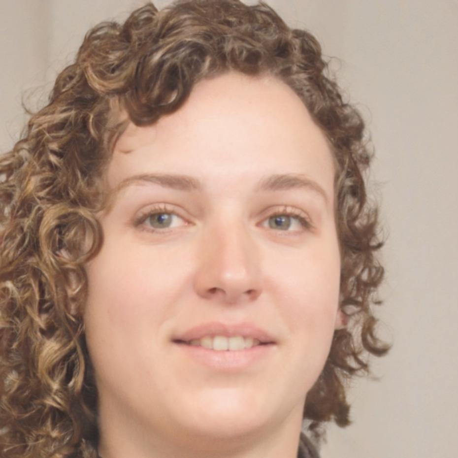 Retrato profesional de directora financiera satisfecha con servicios de análisis